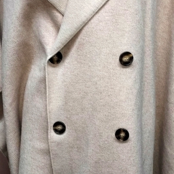 Zara Jackets & Blazers - Ladies size Medium beautiful beige knit swing jacket with button closure